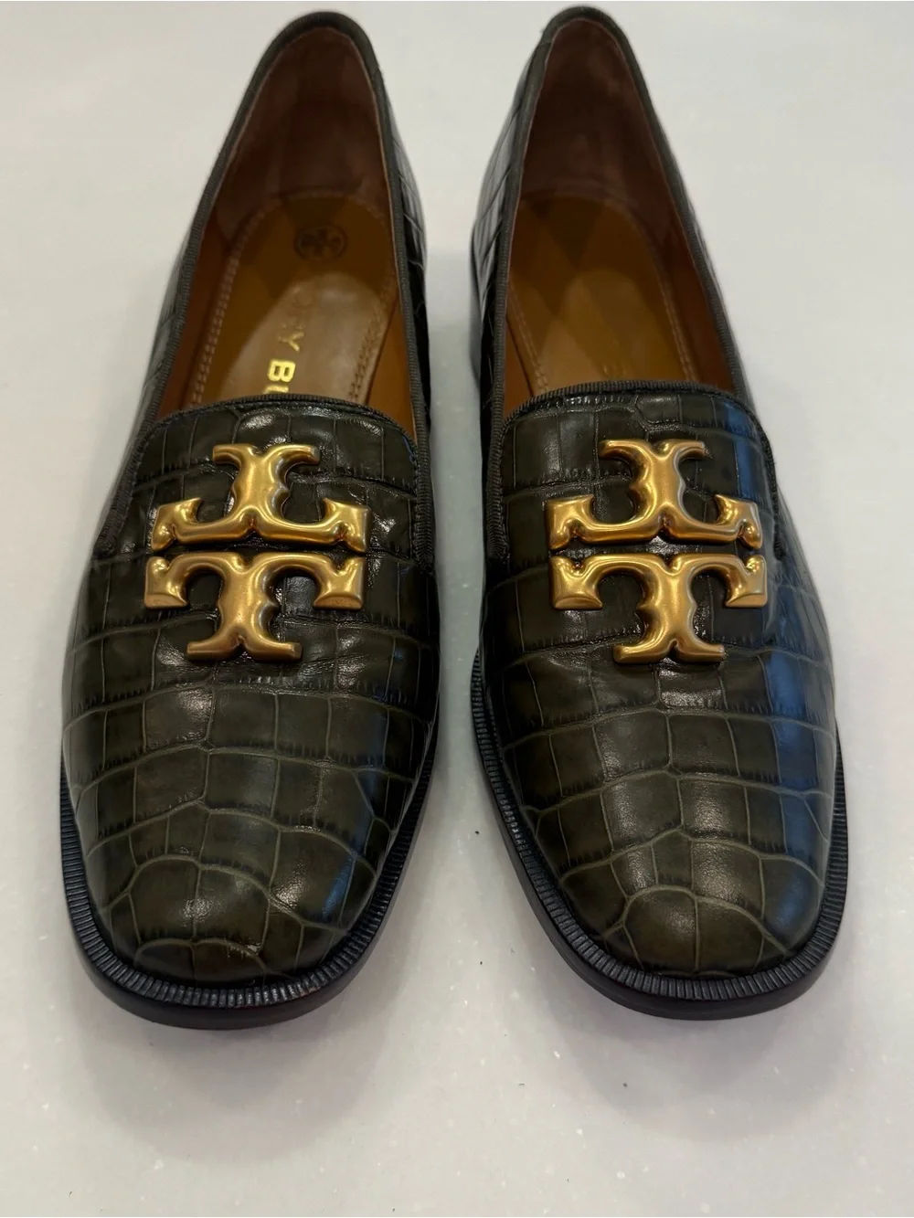 Tory Burch Eleanor Logo Heeled Leather Loafer Leccio Green Croc Embossed US 7.5